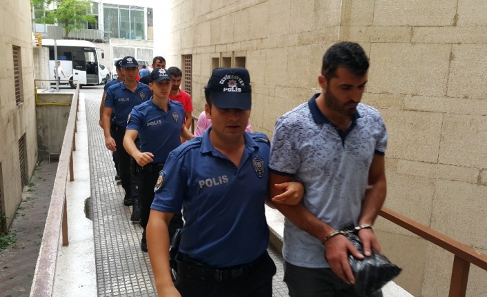  Bursa'da Tem Ve İstihbarat Ekiplerince Gözaltına Alınan Pkk Sempatizanları