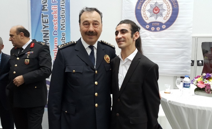 Bursa İl Emniyet Müdürlüğü personeli, 10 Nisan Polis Bayramı’nda çocuklar