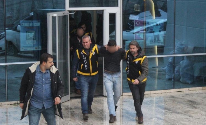  Bursa'da Kavgaya Müdahale Eden Polis Memurunun Silahını Alarak Vuran