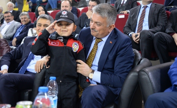 Balıkesir Valisi Ersin Yazıcı, İl Emniyet Müdürlüğü Çocuk ve Gençleri