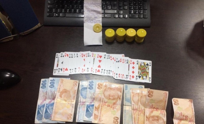Balıkesir polisi kumar oynatıldığı iddia edilen 2 derneğe kumar baskını
