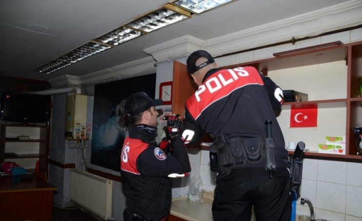Balıkesir İl Emniyet Müdürlüğü ekipleri, tombala ve kumar uygulaması gerçekleştirdi.Türkiye