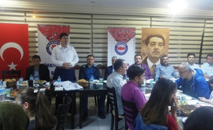 Balıkesir’in Edremit ilçesinde Memur-Sen Konfederasyonuna bağlı Eğitim-Bir-Sen ve Genç Memur-Sen