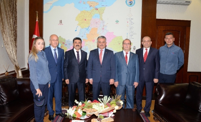  Ptt Çalişanlari Vali Yazıcı'yı Ziyaret Etti