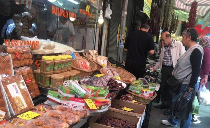 On bir ayın sultanı Ramazan ayının bereketi çarşı ve pazarlara