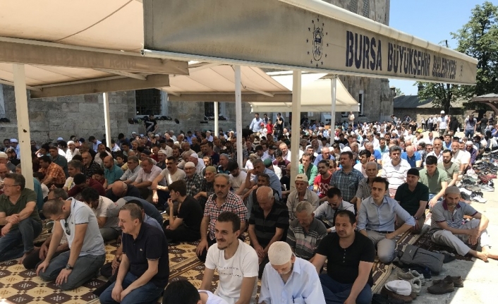 Ramazan ayının son cuma günü Kadir Gecesi ile birleşince vatandaşlar