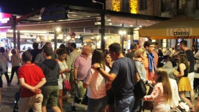 Ramazan Bayramı nedeniyle Balıkesir’in Edremit Körfezi ilçeleri nüfusunun 10 kat