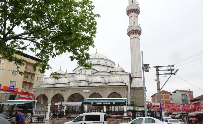 Bursa’da erken okunan akşam ezanı binlerce kişinin orucunu erken açmasına