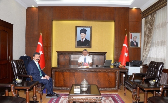  İzmir Katip Çelebi Üniversitesi Rektörü Prof. Dr. Saffet Köse,