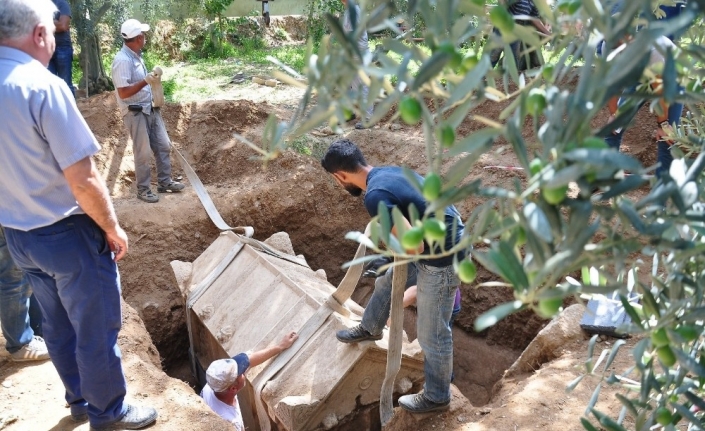  Bursa'nın İznik İlçesinde Roma Dönemine Ait Mezarda 2 Kişiye