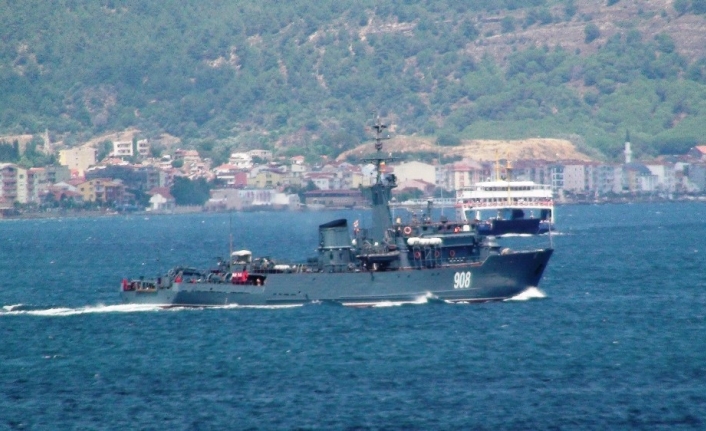  Rus Donanmasına Ait 908 Bordo Numaralı Admiral Zakharin Savaş