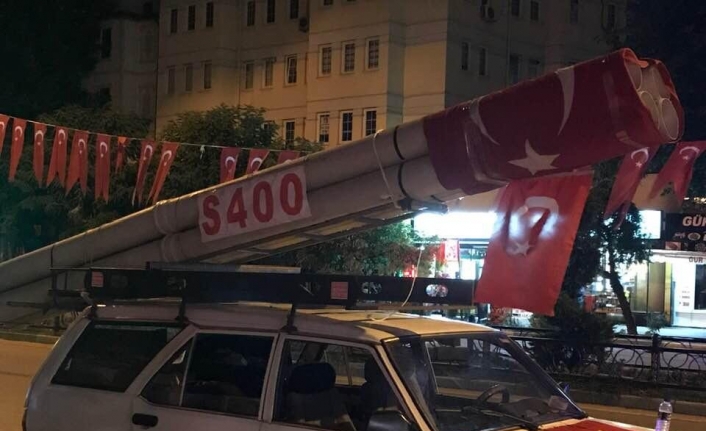  S 400 Füzelerini Aracına Bağlayıp 15 Temmuz Zaferini Kutladı