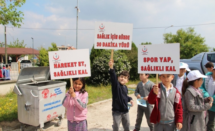 Sındırgı’da sağlıklı hayat ve obeziteyle mücadeleye dikkat çekmek için öğrenciler