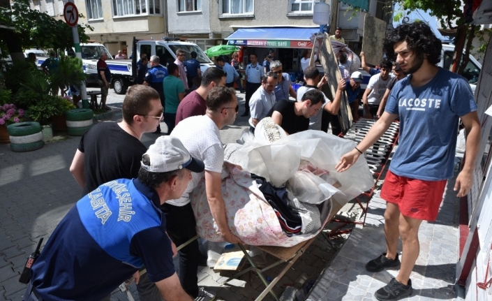  Bursa Büyükşehir Belediyesi, Sahil Ve Kaldırımları İşgal Edenlere Savaş