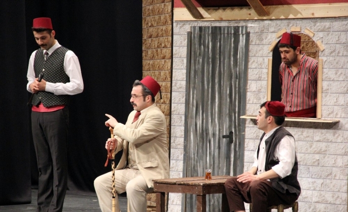 2018-2019 tiyatro sezonuna hafızalara kazınarak giren Sahne Tozu Tiyatrosu, aynı