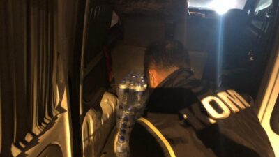  İzmir'in Buca İlçesinde Sahte İçki İmalati Yapılan Bir Adrese