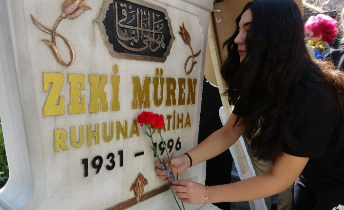  Sanat Güneşi Zeki Müren, Ölümünün 23. Yılında Bursa’da Kabri