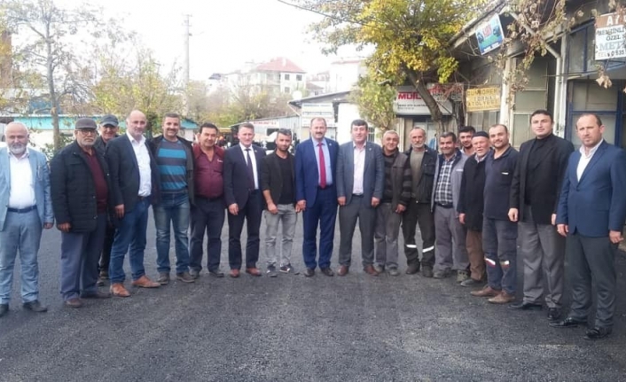  Dükkanlarının Önüne Sıcak Asfalt Dökülen Sanayi Esnafının Yüzü Güldü.