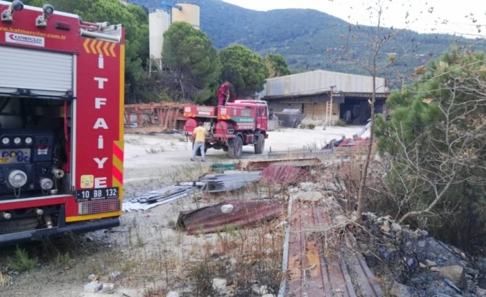  Erdek İlçesi Kırsal Narlı Mahallesinde Bulunan Taş Ocağı Şantiyesinde