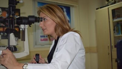 Sarı nokta hastalığında, genetiğin önemli bir faktör olduğuna değinen Prof.