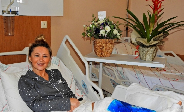 Yaz-kış, İzmir’in Çeşme ilçesinin Alaçatı Mahallesi’nde yaşamını sürdüren şarkıcı ve