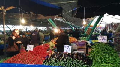 Bursalı tüketiciler, pazar tezgahlarındaki düşüşten geçen haftaya nazaran bir nebze