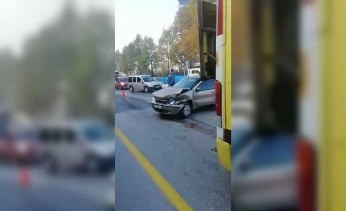  Mazot Yüklü Tankerden Yola Akan Mazot Kazaya Neden Oldu.