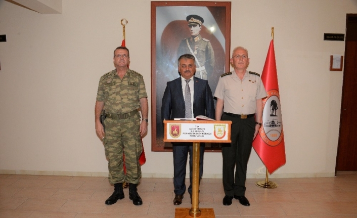  Balıkesir Valisi Ersin Yazıcı, Ayvalık Tsk Ali Çetinkaya İlk
