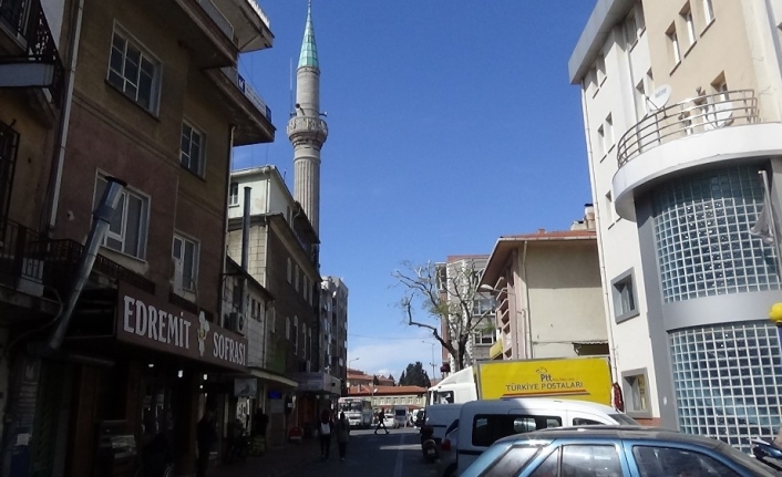 Geçmişte CHP Edremit İlçe Başkanlığı, Akçay Belediye Başkanlığı ve Ege