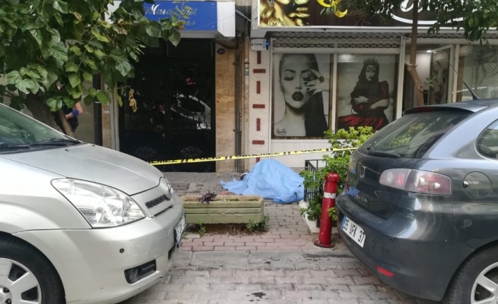 İzmir’in Konak İlçesinde, Bir Şahis Pompalı Tüfekle Önce Sevgilisini Öldürdü,