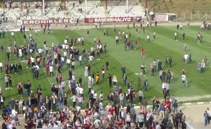 TFF 2.Lig Kırmızı Grup’ta oynanan Bandırmaspor Baltok-Fethiyespor maçında 2-1 galip