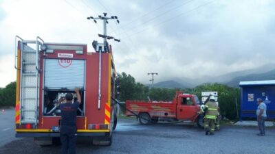  Zmir'in Aliağa İlçesinde, Hareket Halindeyken Ön Tekerlerden Çikan Dumanı