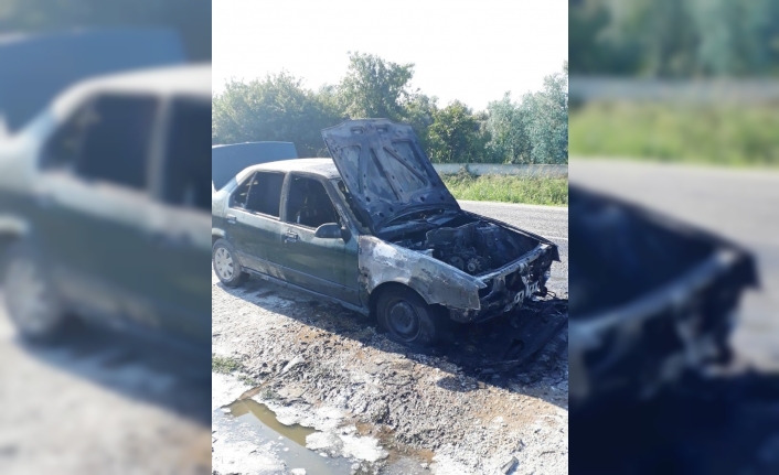 Bursa (iha) -bursa İznik'te Seyir Halindeki Lpg'li Otomobil Alev Aldı.