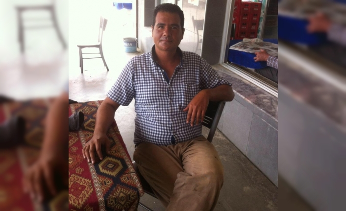 Mehmet Sedat Çoban, Muammer Zeyrek’e (fotoğraftaki) Tek El Ateş Ederken,