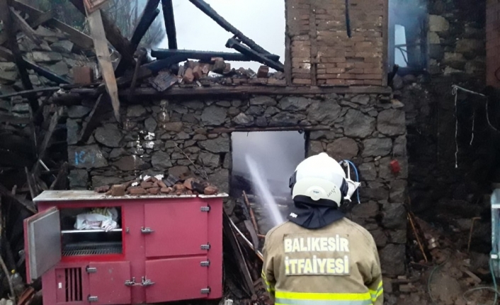  Balıkesir’in Sındırgı İlçesi’ne Bağlı Pürsünler Kırsal Mahallesinde Sabaha Karşı