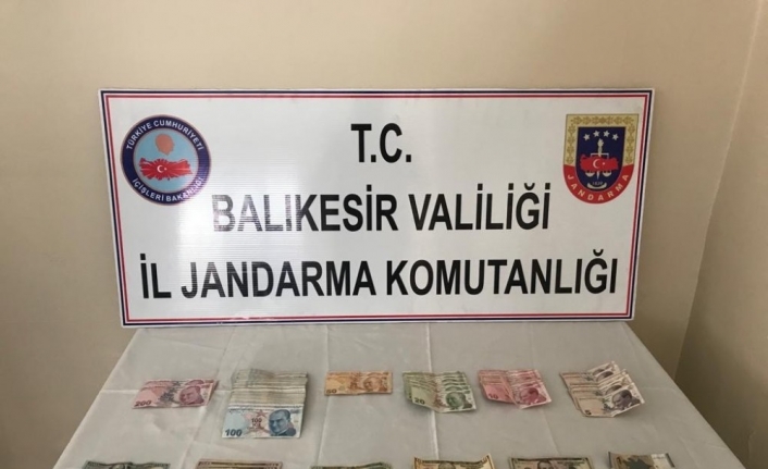  Sındırgı İlçesinde Jandarma Ekipleri İki Adrese Fuhuş Operasyonu Düzenledi