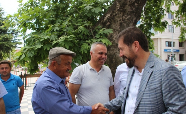 Balıkesir’in Sındırgı İlçesinde Meydan Park’ta resmi bayramlaşma töreni düzenlendi. Bayramlaşmaya