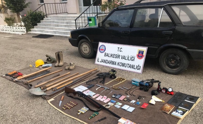  Sındırgı İlçesinde 1. Derece Sit Alanında Kazı Yapan 4