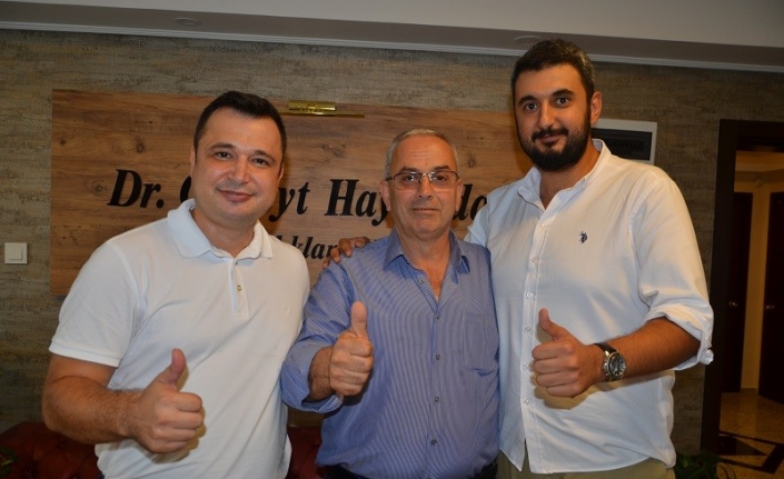  İzmirli Taksici Sebahattin Saraç (fotoğrafta Ortada) , Kan Tetkikleri