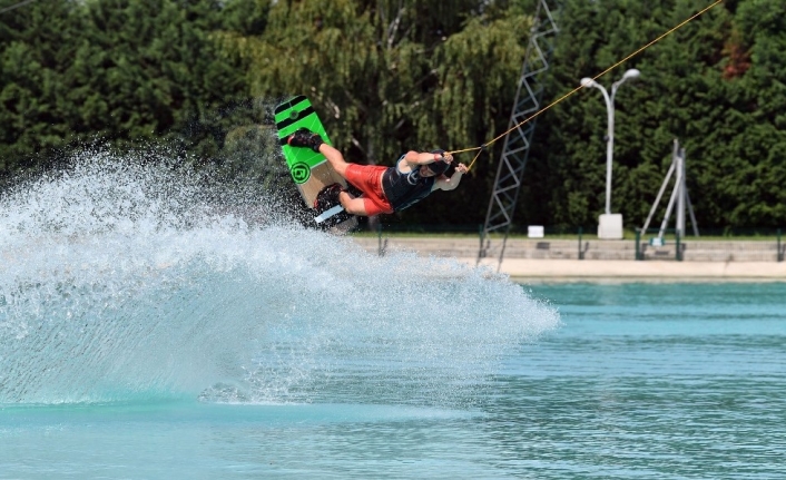  Osmangazi Belediyesi Tarafından Bursa’ya Kazandırılan Sukaypark’ta Düzenlenen Wakeboard Kulüplerarası