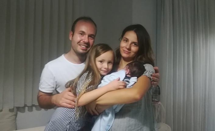  Leo Bebek Aile Fotoğrafı