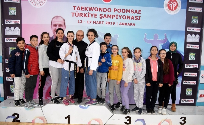 Ankara ‘da gerçekleştirilen Taekwondo Poomsae Türkiye Şampiyonası’na katılan Altıeylül Belediyespor’lu