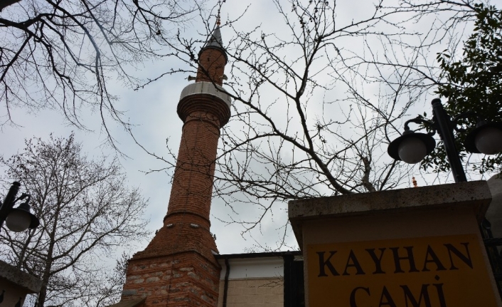 Tarihi Kayhan Camisi 1850 yıllarda büyük bir yangında veya zelzelede