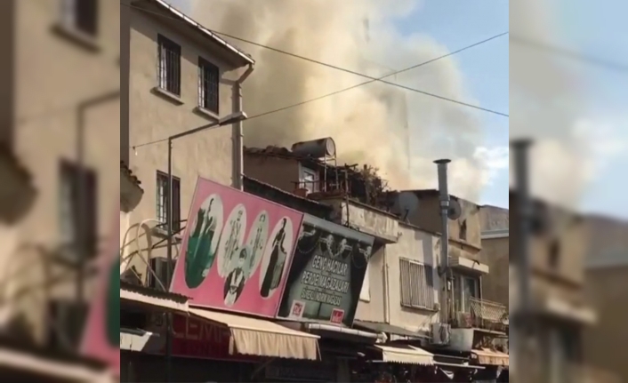  Çarşi Esnafı, Yangının Kendi Dükkanlarına Sıçramasından Endişe Ederek, Müdahalede