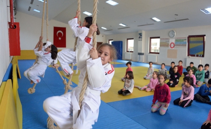  Osmangazi Belediyespor, Judo Akademi Programıyla Eğitimlerine Devam Ediyor.