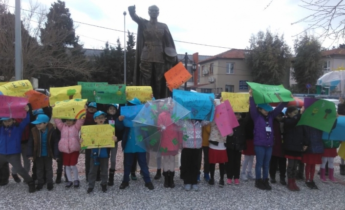 TED İzmir Koleji öğrencileri, İsveç’te başlattığı iklim kriziyle mücadele hareketi