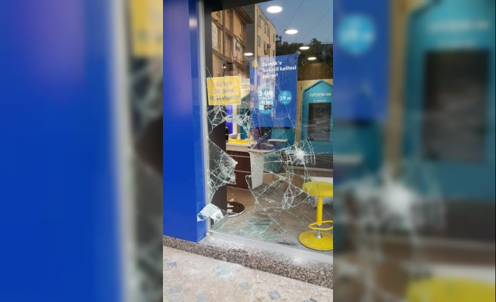  Bursa'nın Gemlik İlçesinde 4 Maskeli Şahis Bir Elektronik Mağazasına