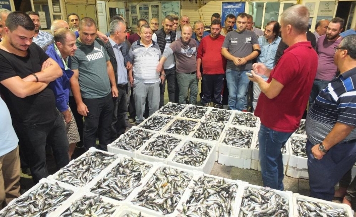 Açıklardaki Hava Muhalefeti Nedeniyle İlk Günde Umdukları Bolluğu Bulamayan Balıkçılar