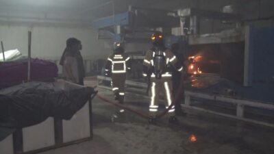 Bursa’da 50 Kişinin Çaliştiği Bir Tekstil Fabrikasında Bulunan Kumaş Dokuma