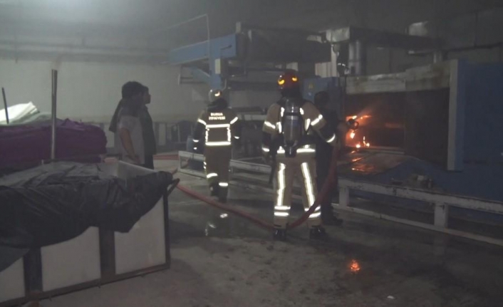 Bursa’da 50 Kişinin Çaliştiği Bir Tekstil Fabrikasında Bulunan Kumaş Dokuma